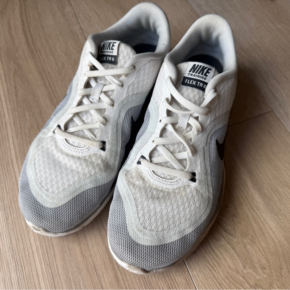 Nike Women’s Flex trainers